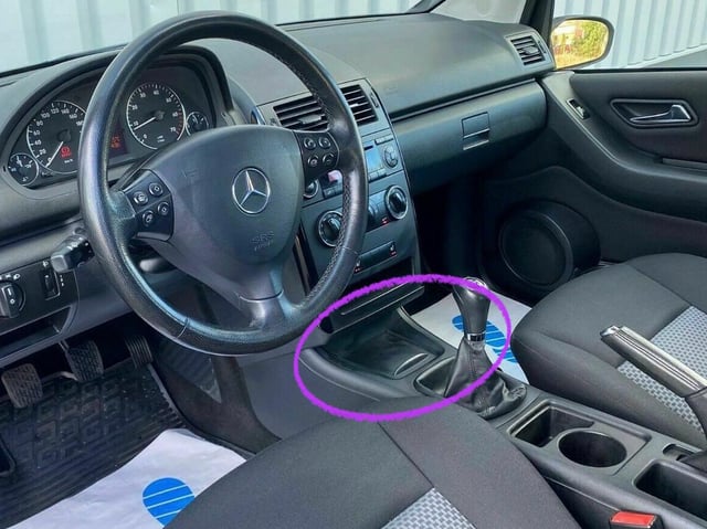 Klebrige Plastik im Auto – Ideen?