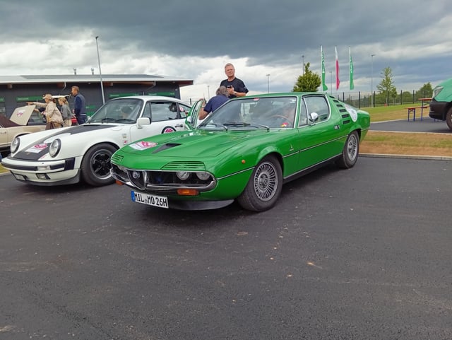 Ich hatte diesen Alfa Romeo bei einem Oldtimer Treffen gesehen,kann mir jemand sagen welches Modell das ist?