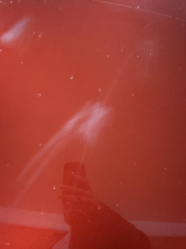 Meine kleinen Cousins wollte mein Auto „waschen“ und haben stattdessen das ganze Auto zerkratzt