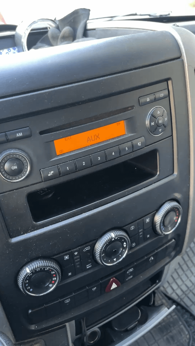 POV: du kaufst ein Crew Bus der Hamburger Polizei
