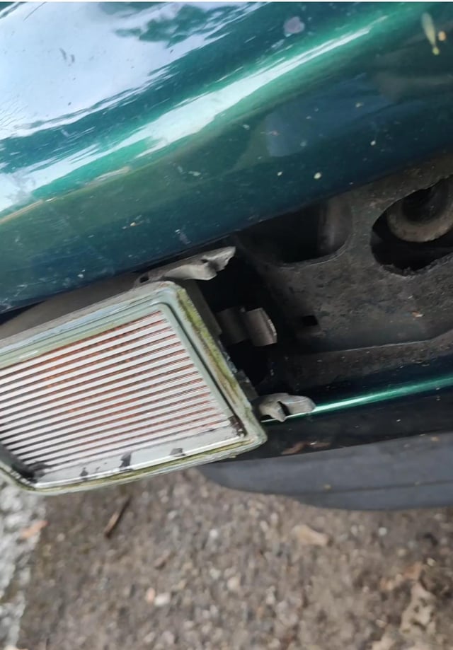 Golf 3 Blinkerabdeckung kleben ?