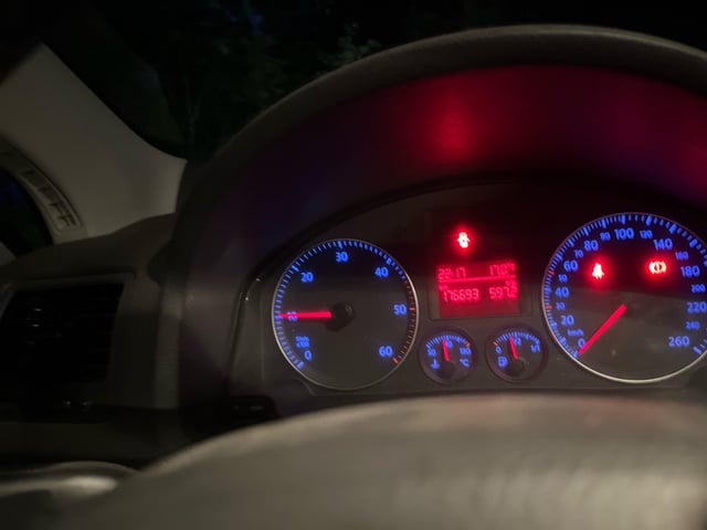 VW Golf 2.0 TDI hohe Drehzahl im stand, Gründe?